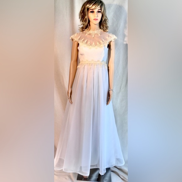 VINTAGE Ivory White Sleeveless Evening gown Lace trim Sheer High neckline Luxe - Picture 15 of 15